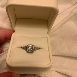 Halo diamond ring